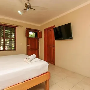 https://esduma-iguanas-hotel-playa-del-carmen.allrivieramayahotels.com